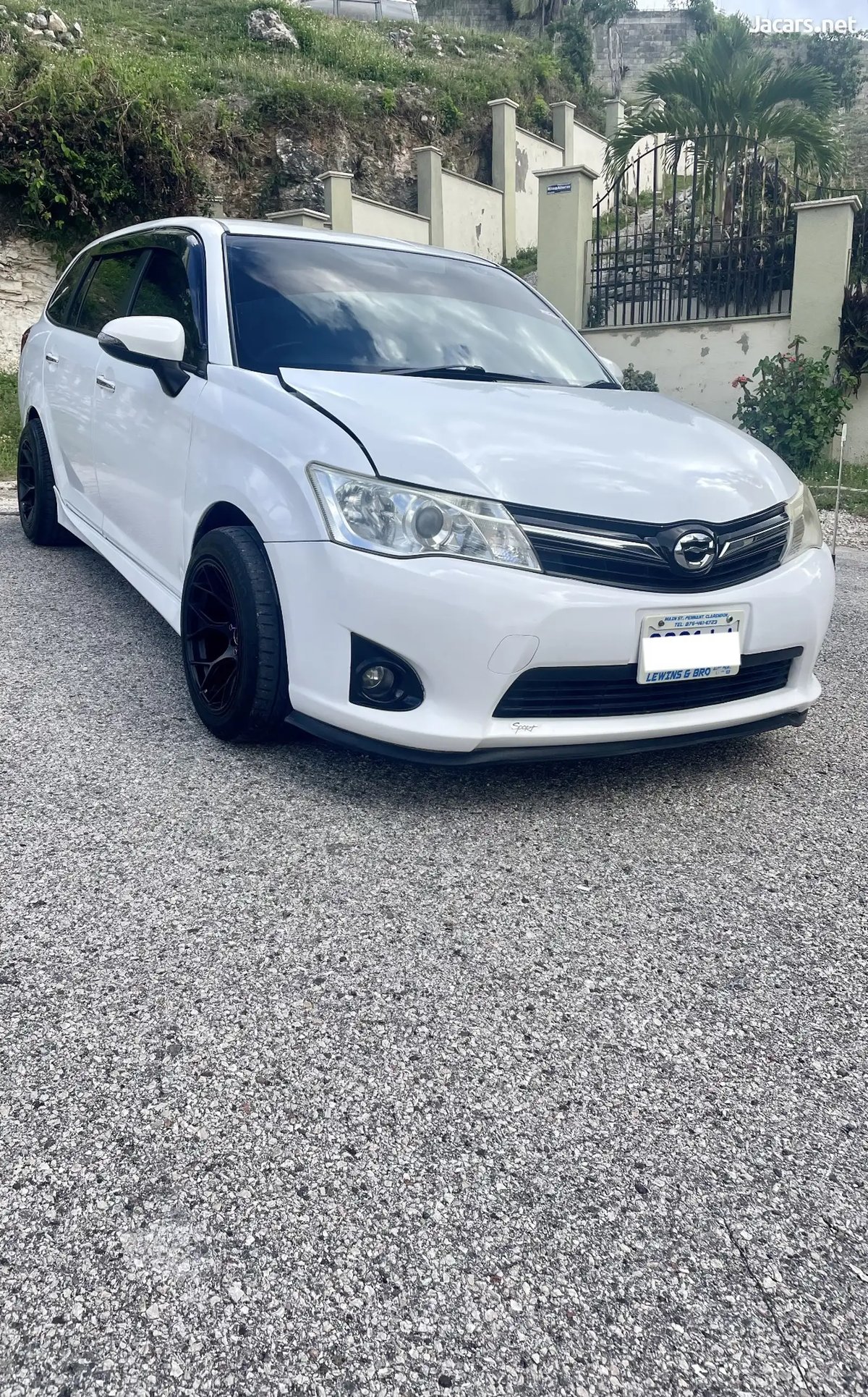 2013 TOYOTA Fielder
