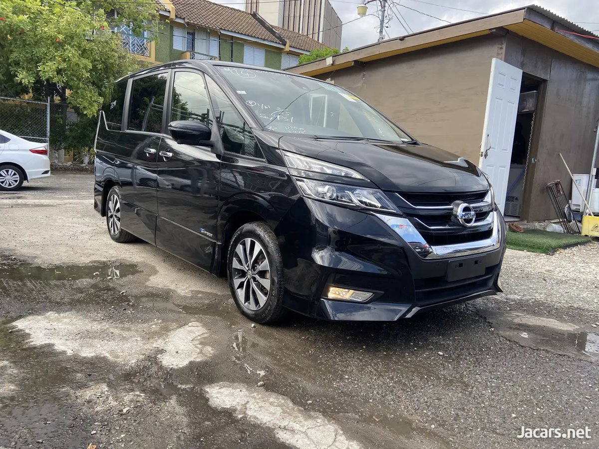 2017 NISSAN Serena