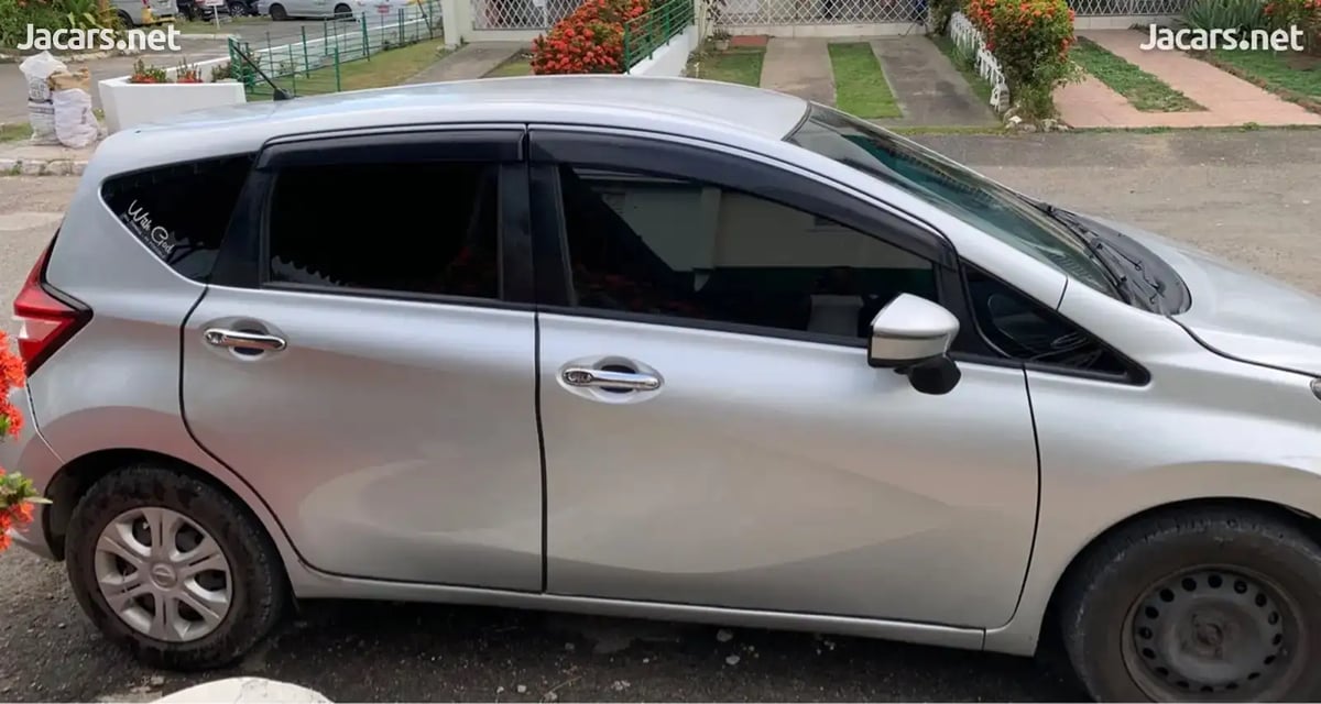 2017 NISSAN Note