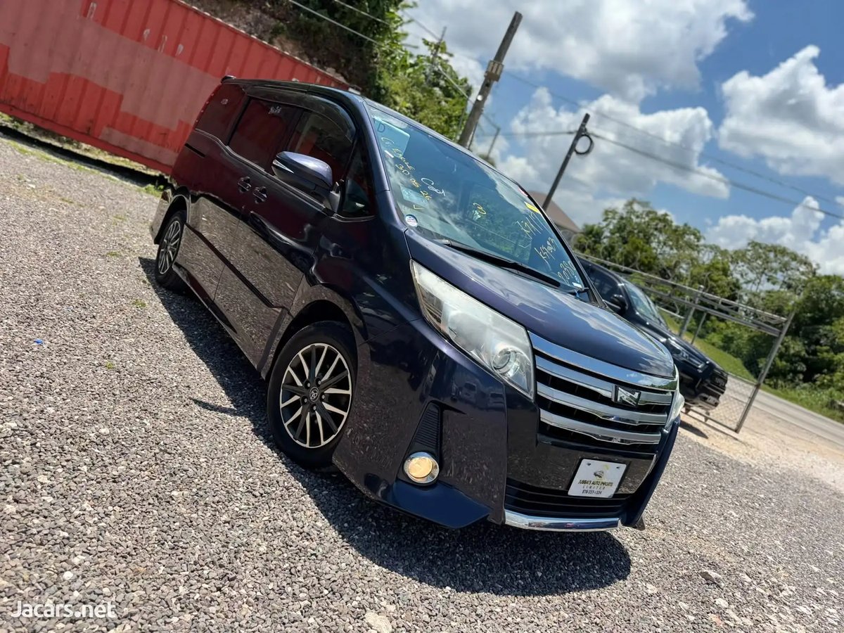 2014 TOYOTA Noah