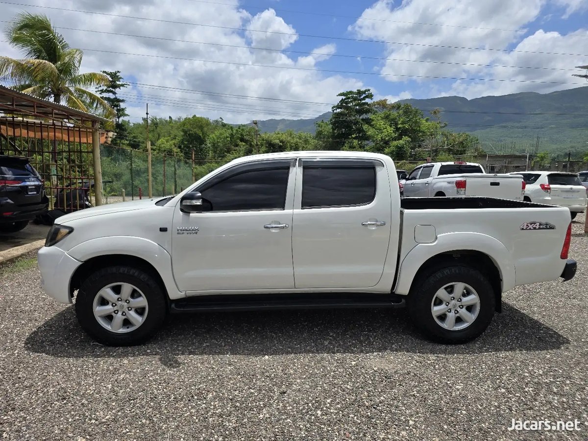 2006 TOYOTA Hilux