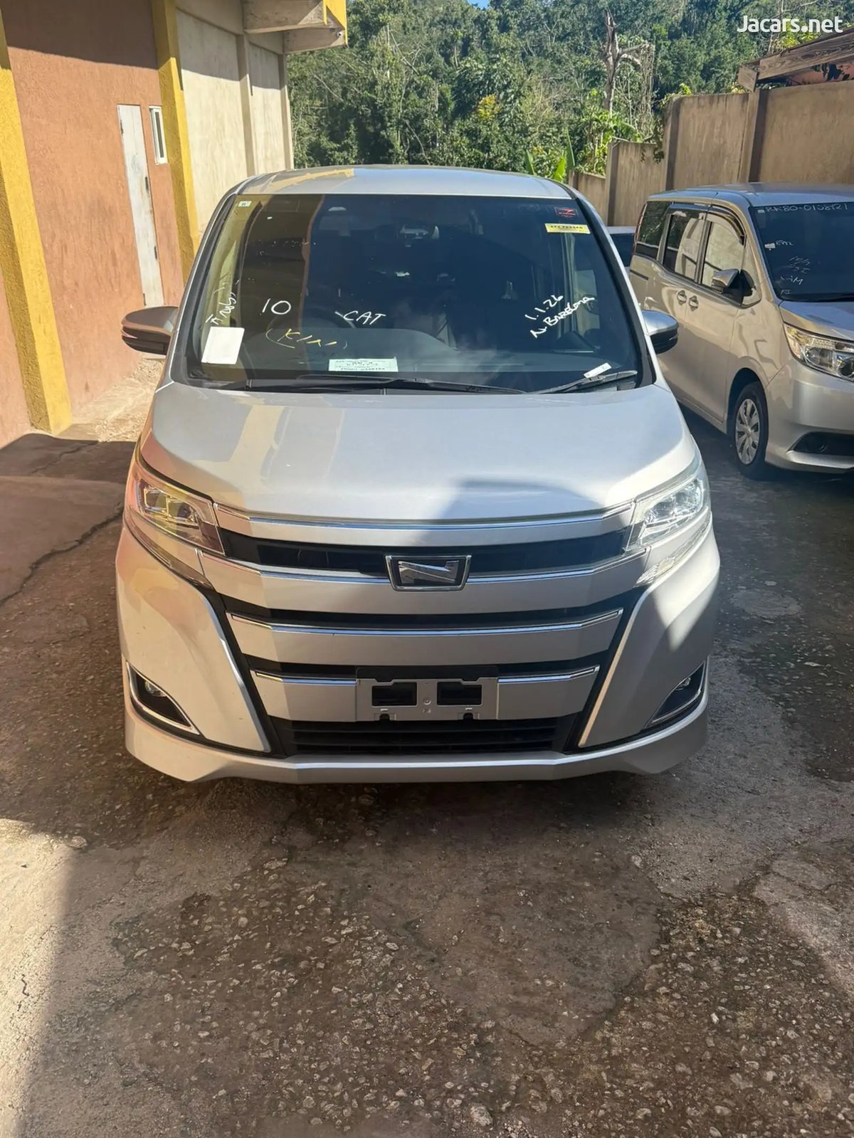 2017 TOYOTA Noah