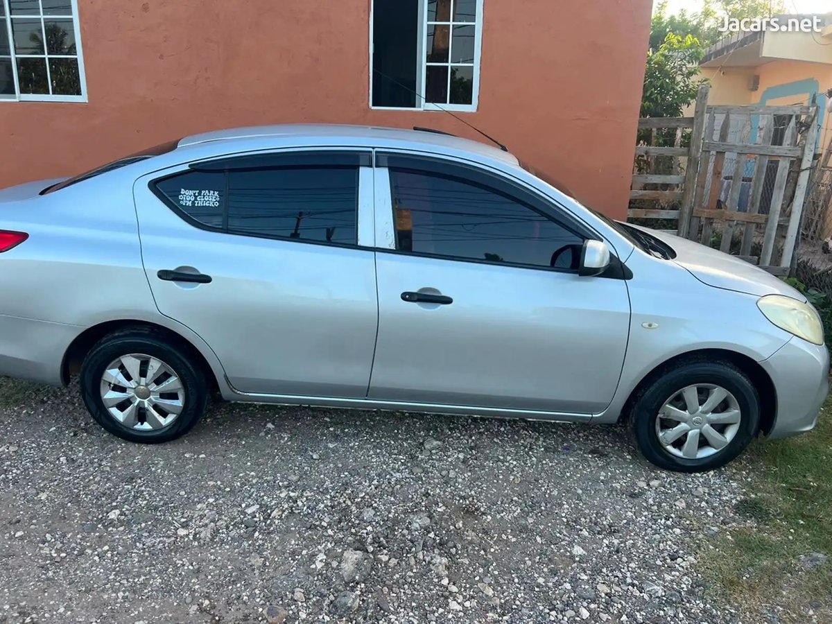 2014 NISSAN Latio