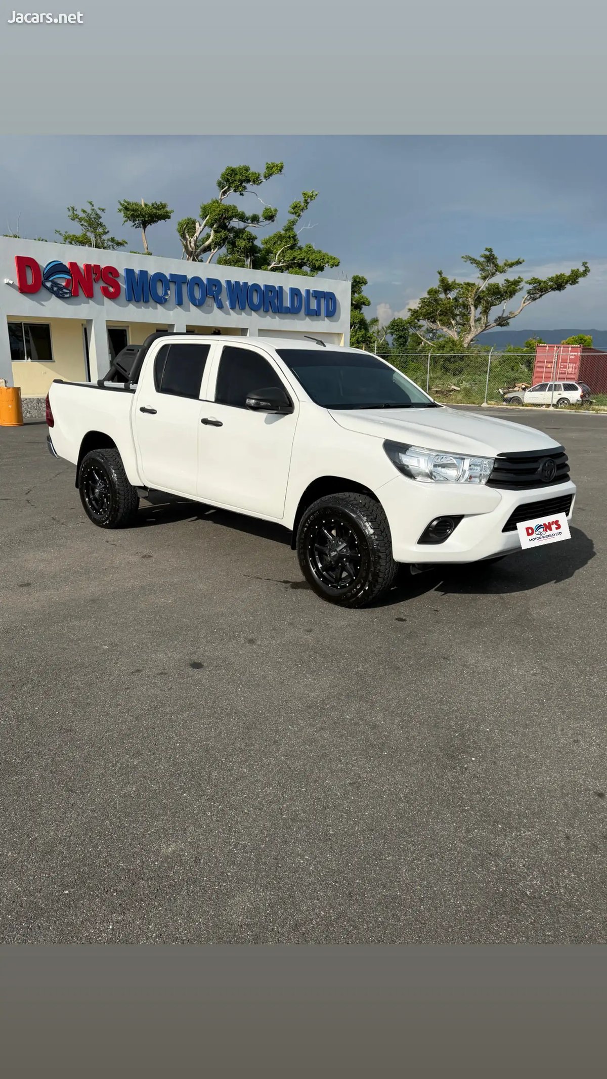 2020 TOYOTA Hilux