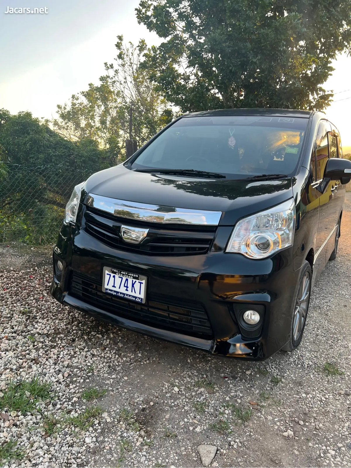 2010 TOYOTA Noah