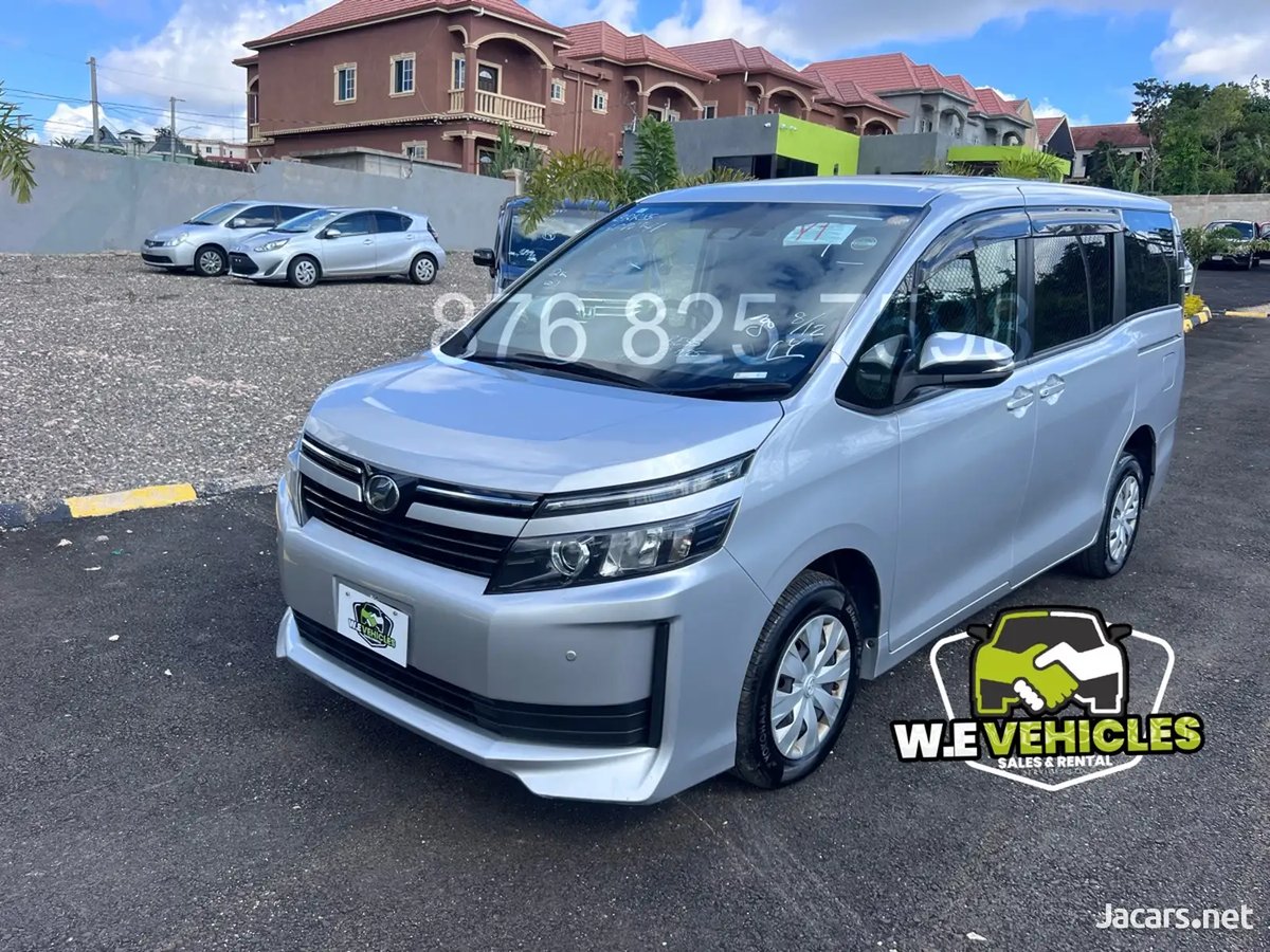 2017 TOYOTA Voxy