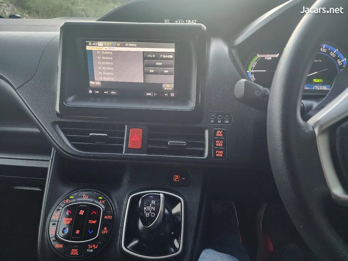 2015 TOYOTA Noah