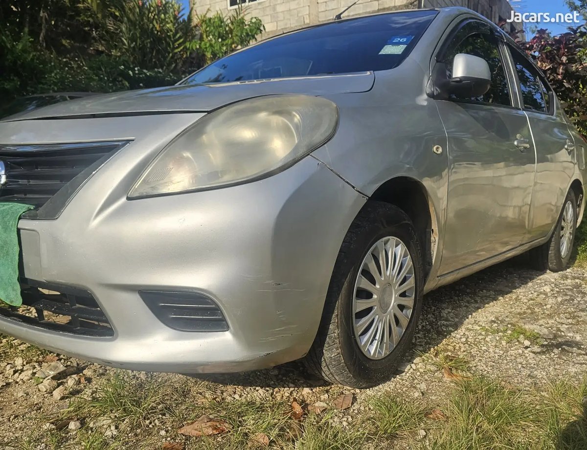 2014 NISSAN Latio