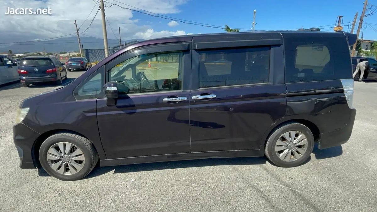 2014 HONDA Stepwgn