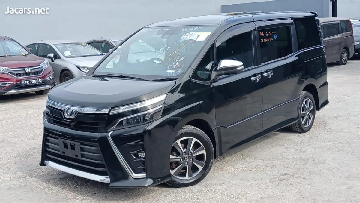 2018 TOYOTA Voxy