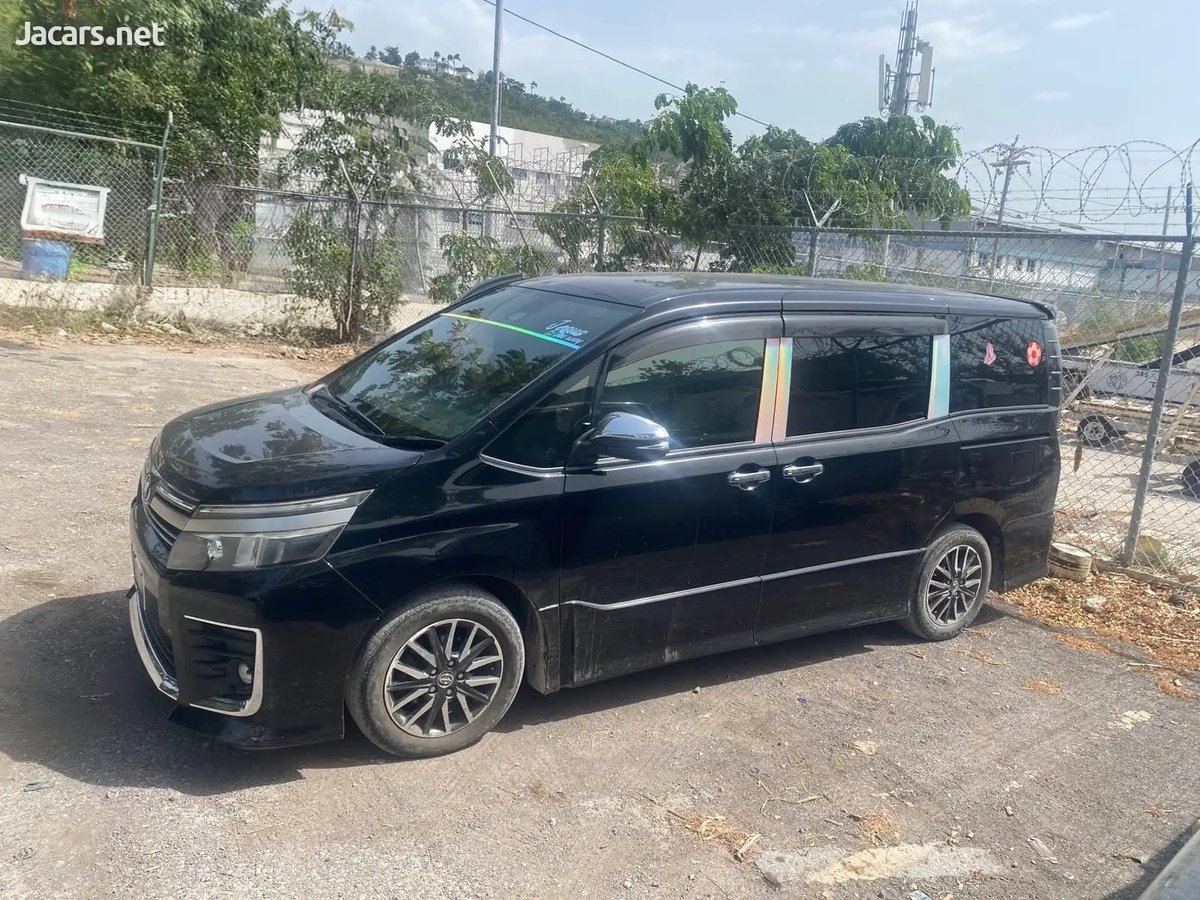 2016 TOYOTA Voxy