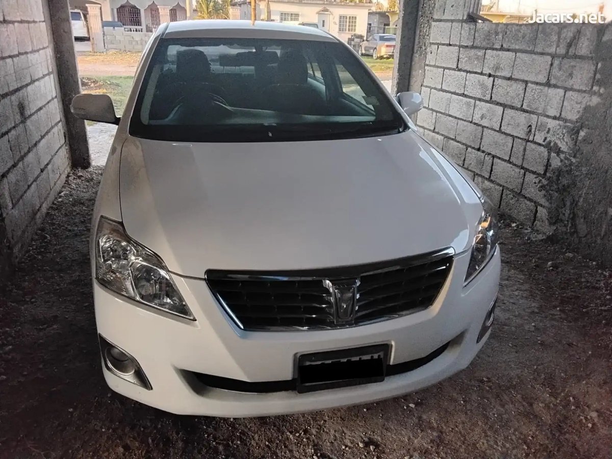 2013 TOYOTA Premio