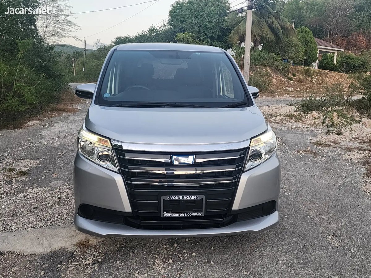 2015 TOYOTA Noah