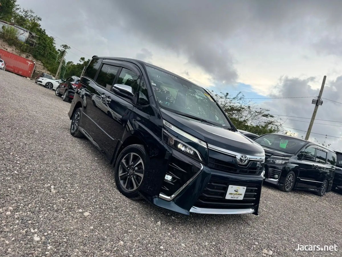 2020 TOYOTA Voxy