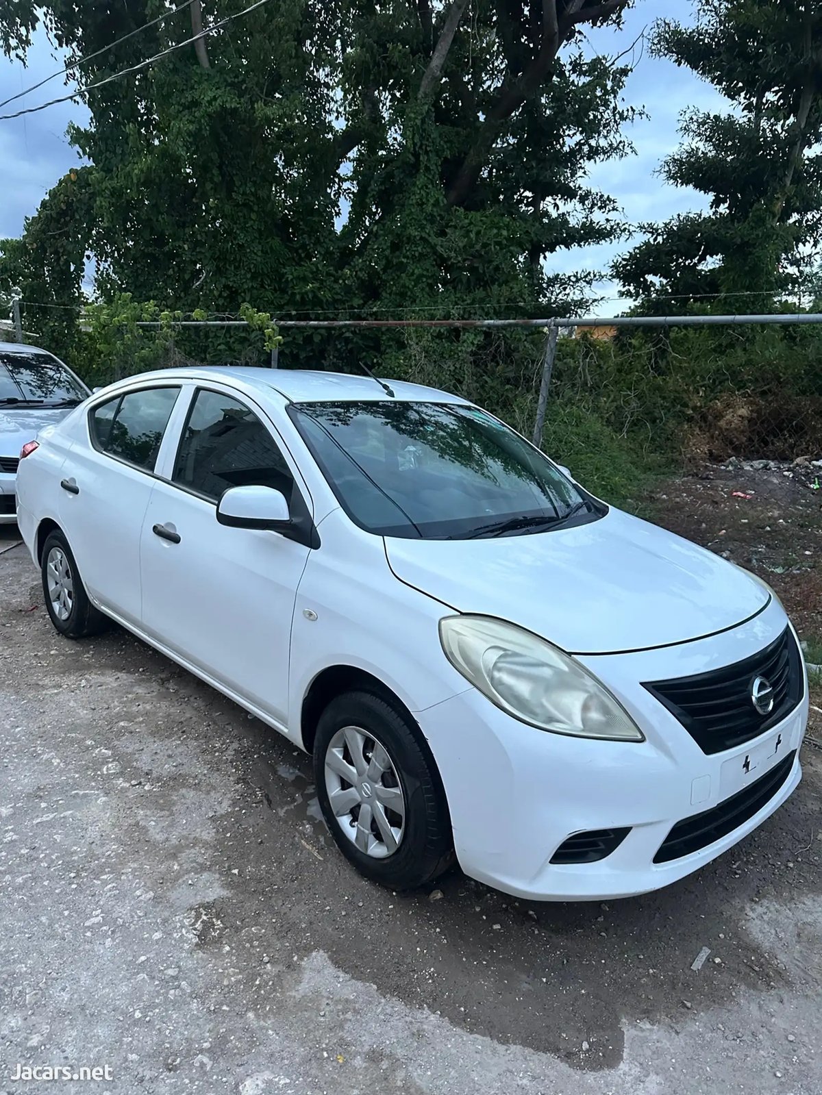 2013 NISSAN Latio