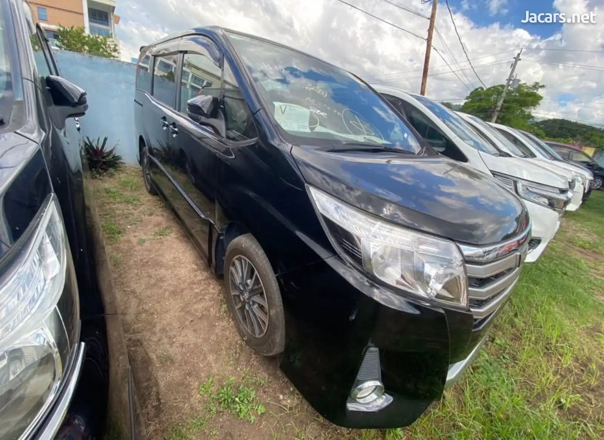 2016 TOYOTA Noah