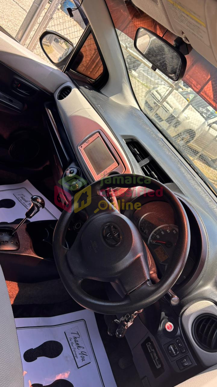 2013 TOYOTA Vitz