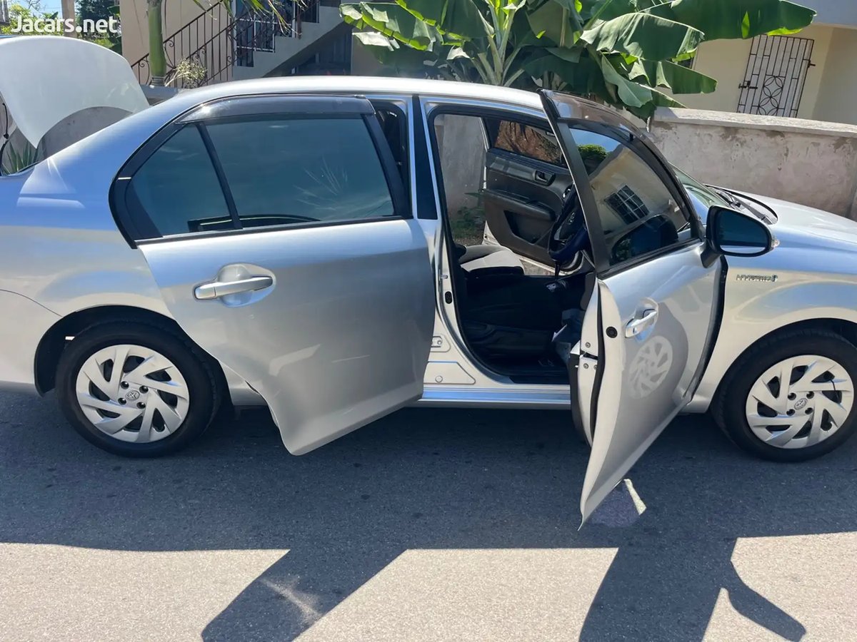 2019 TOYOTA Axio