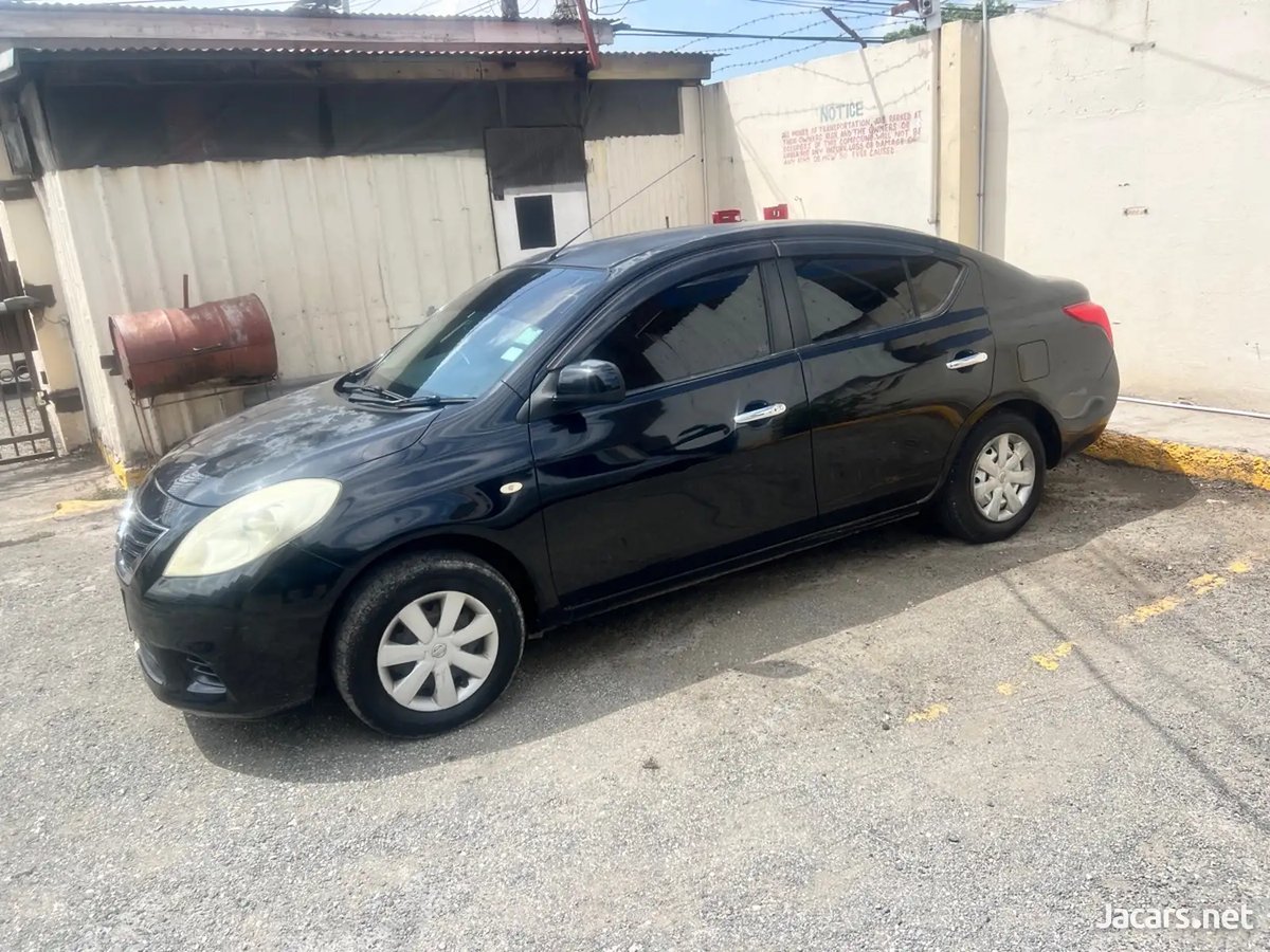 2013 NISSAN Latio