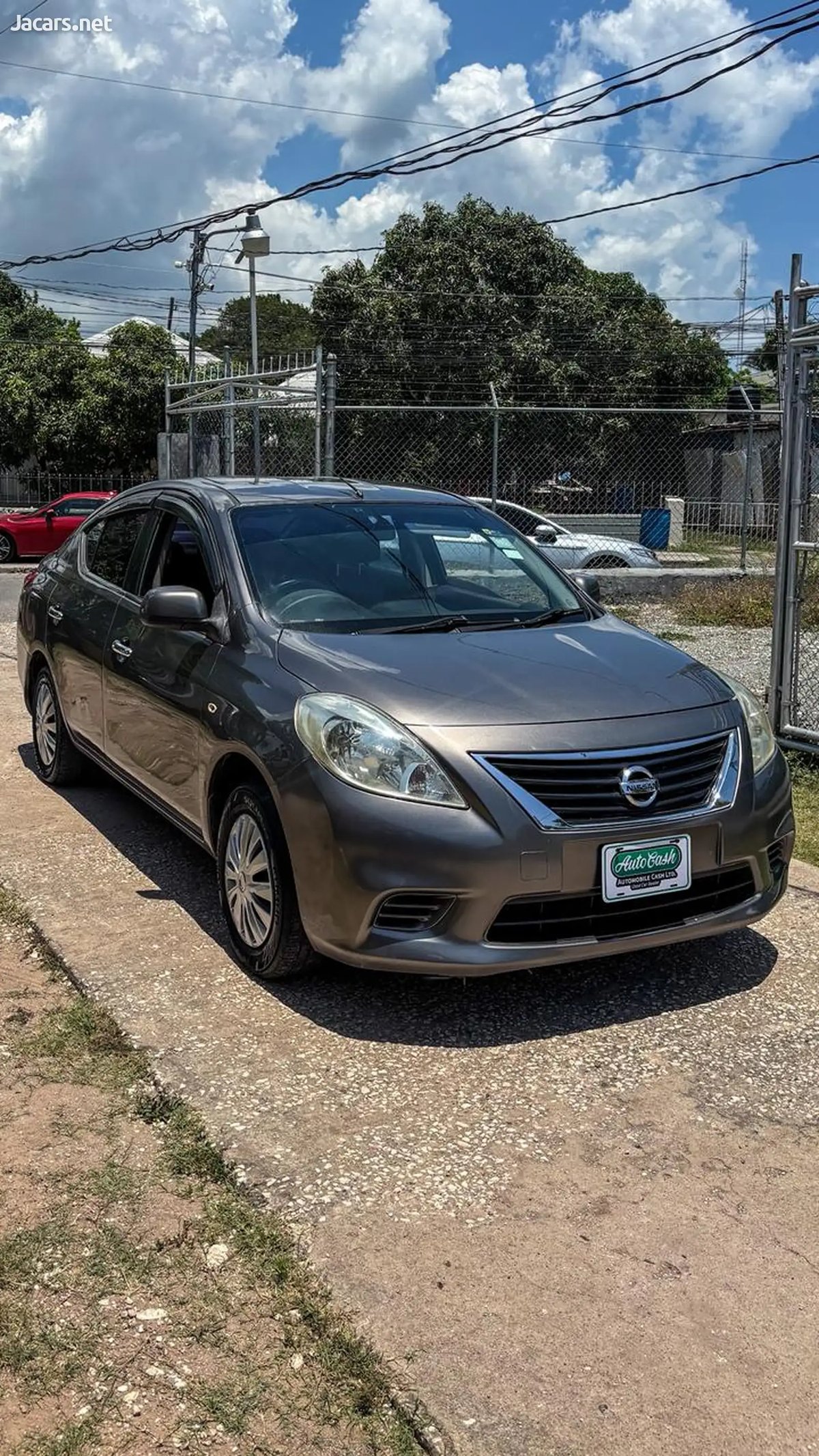2013 NISSAN Latio