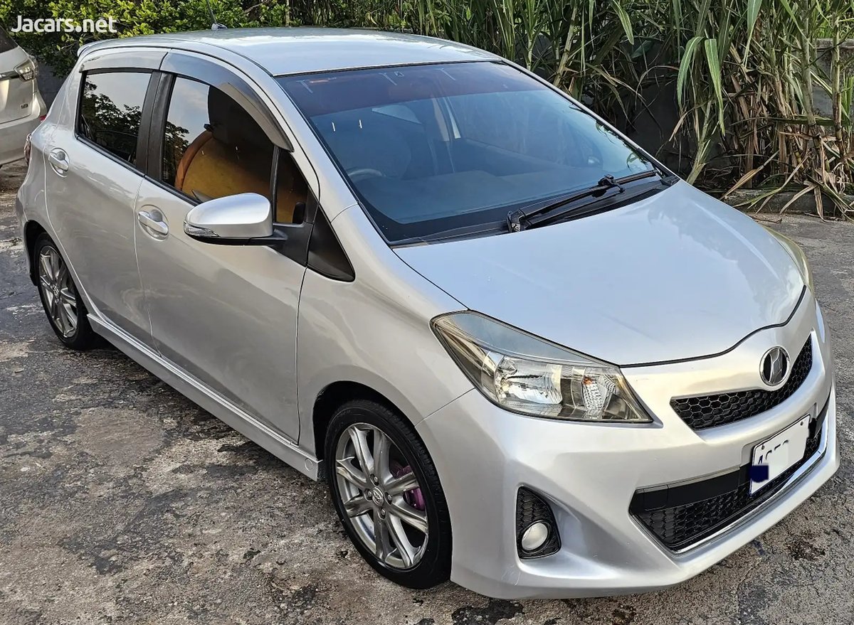 2011 TOYOTA Vitz