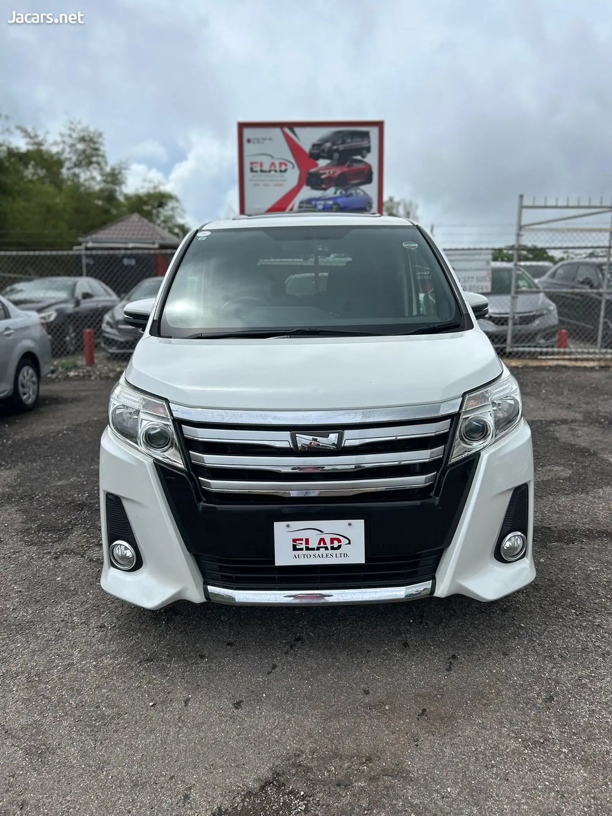 2015 TOYOTA Noah