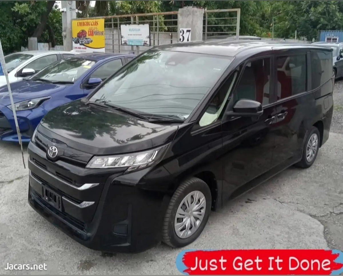 2022 TOYOTA Noah