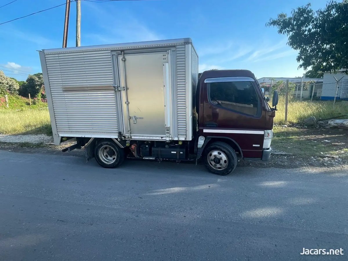 2013 MITSUBISHI Canter
