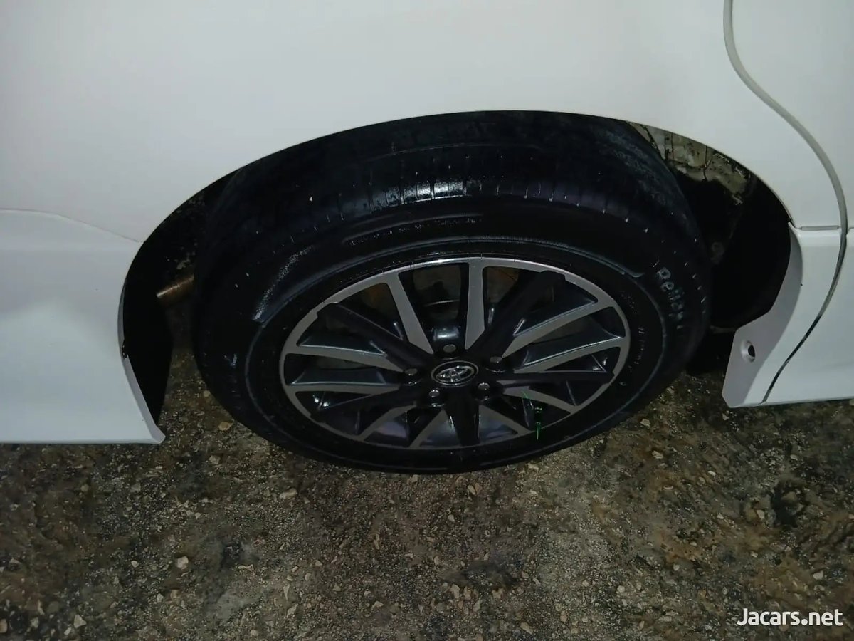 2016 TOYOTA Voxy