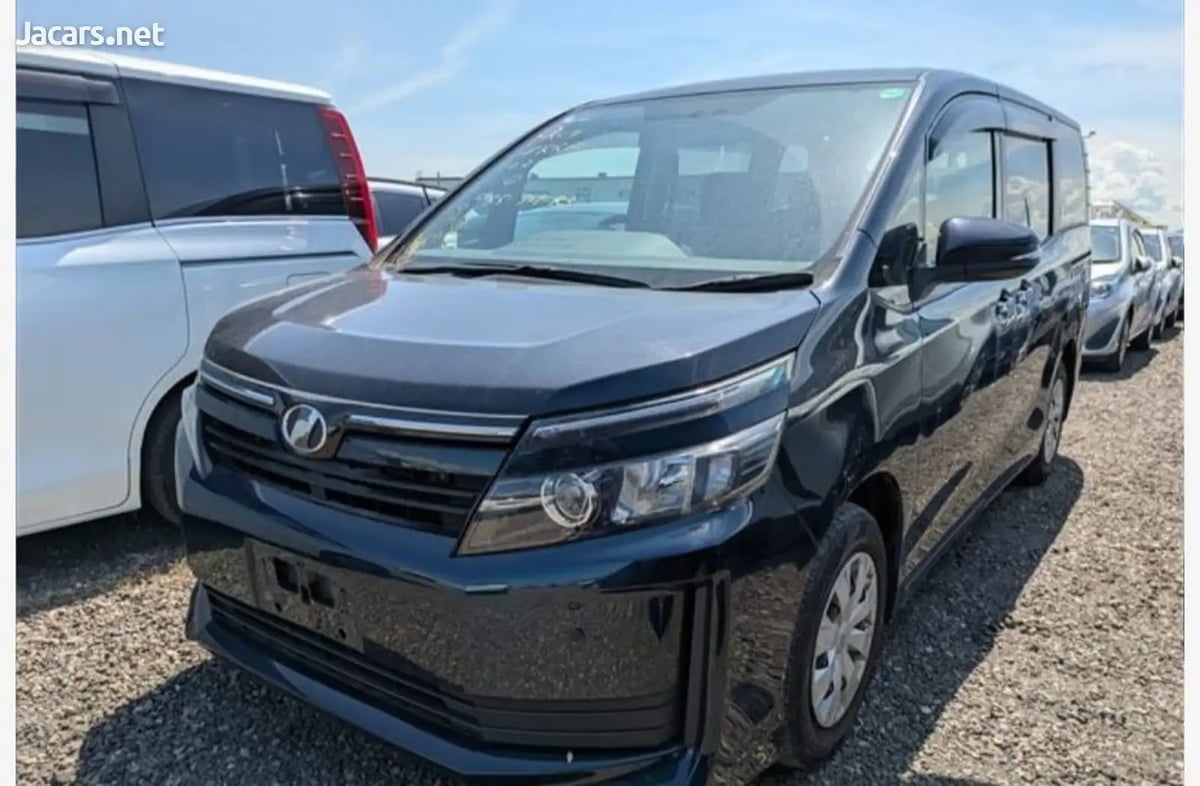 2016 TOYOTA Voxy