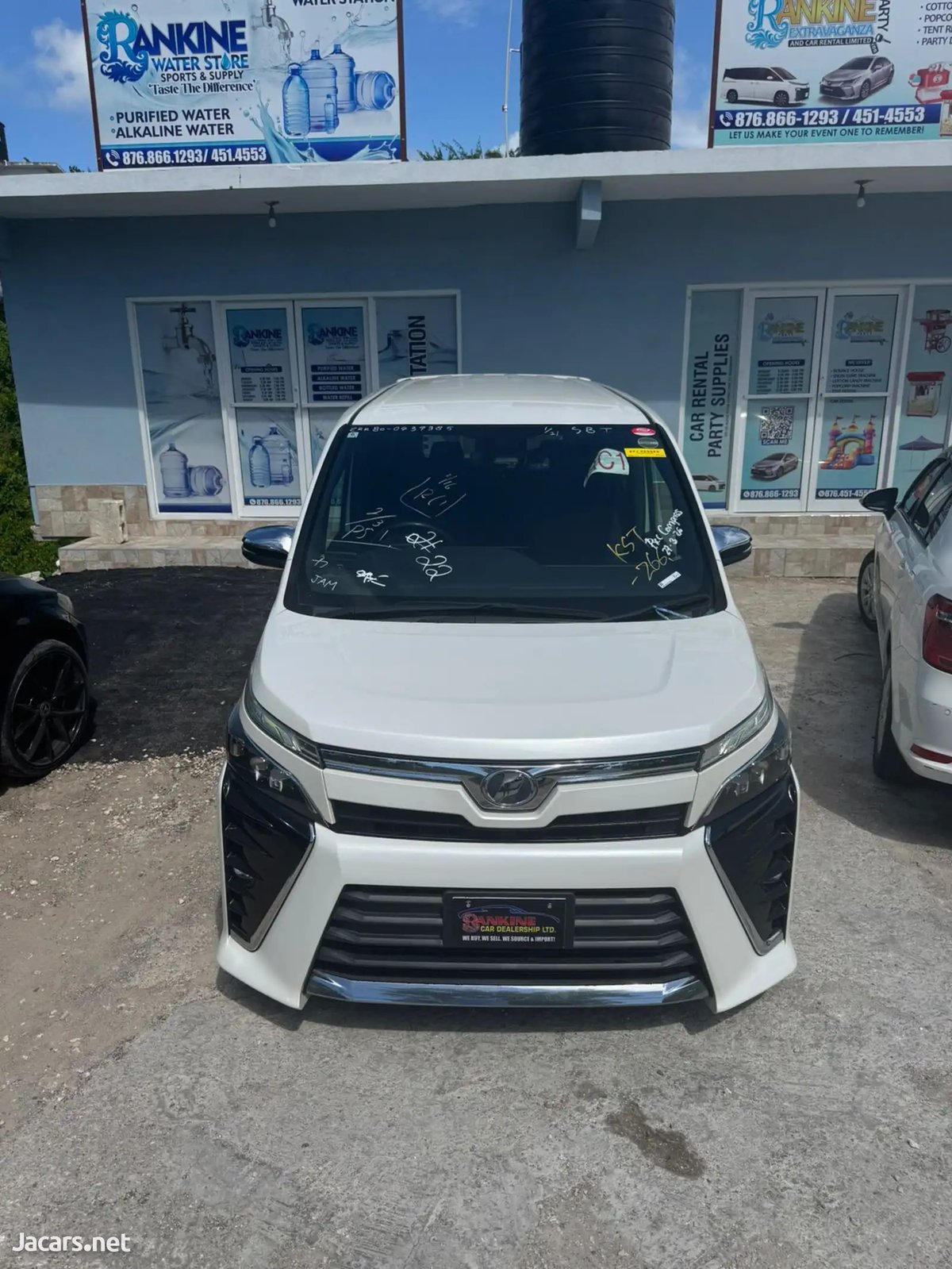 2018 TOYOTA Voxy