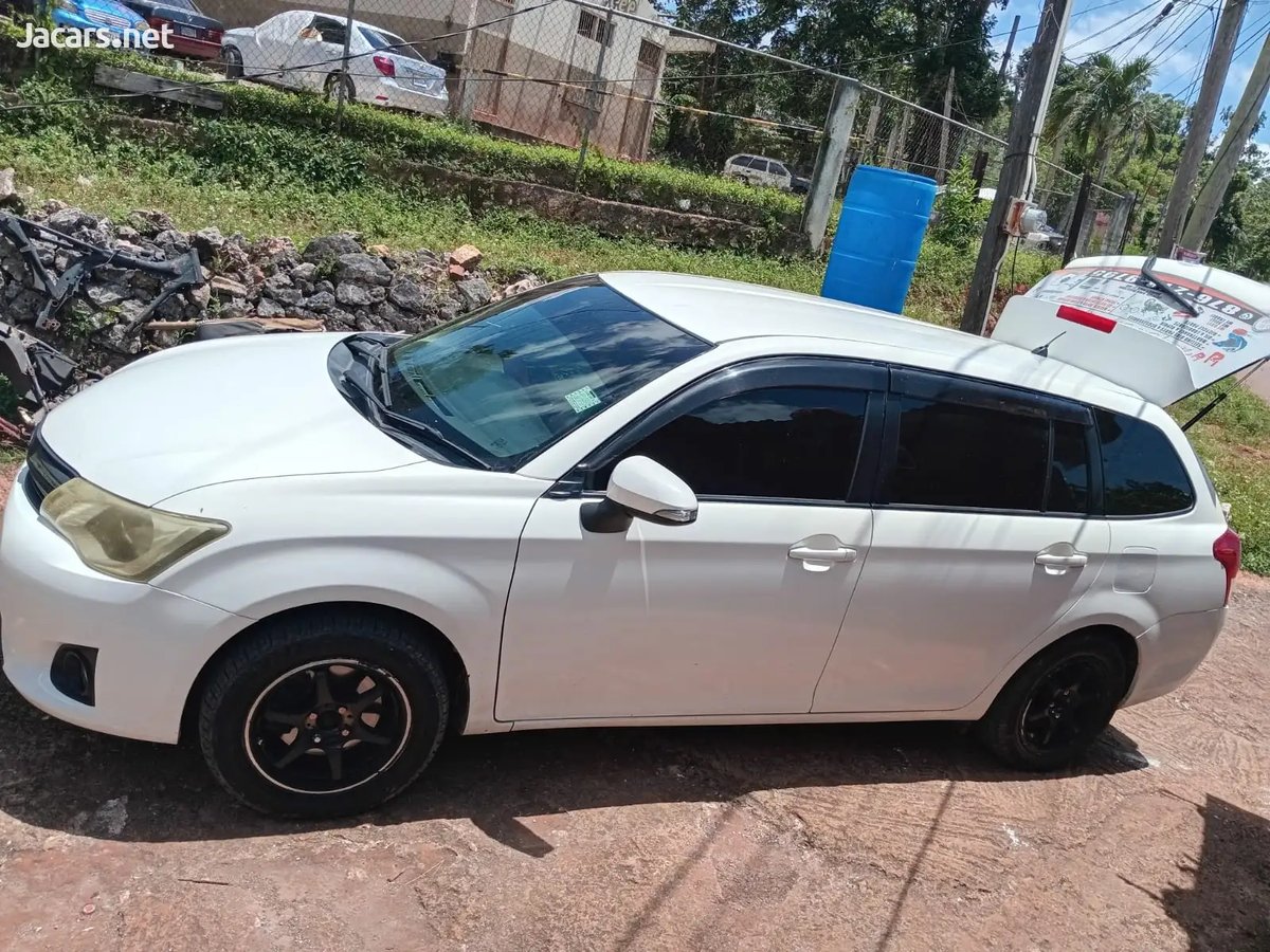 2013 TOYOTA Fielder