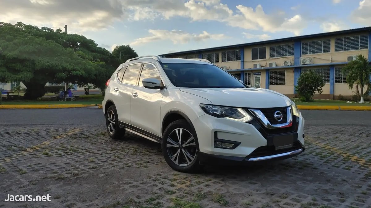 2020 NISSAN X-Trail
