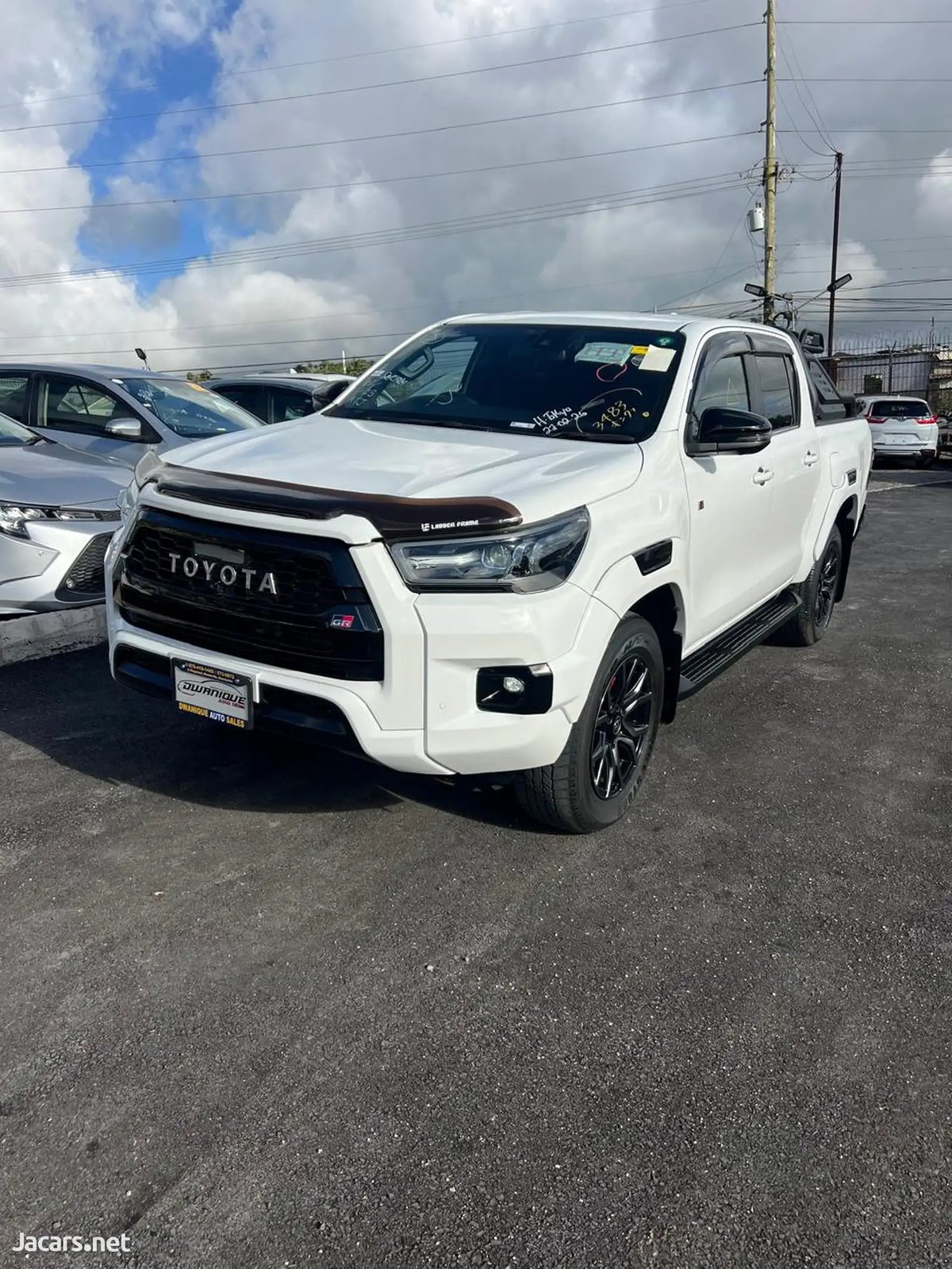 2023 TOYOTA Hilux