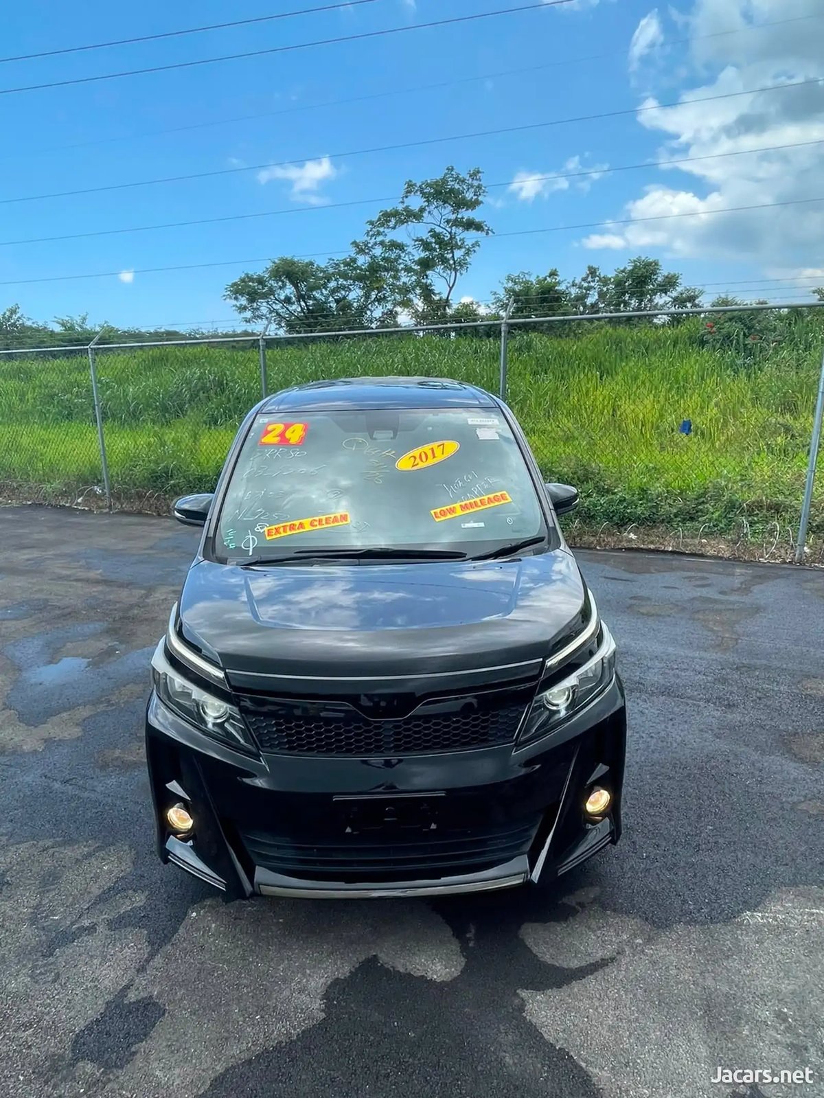 2017 TOYOTA Voxy