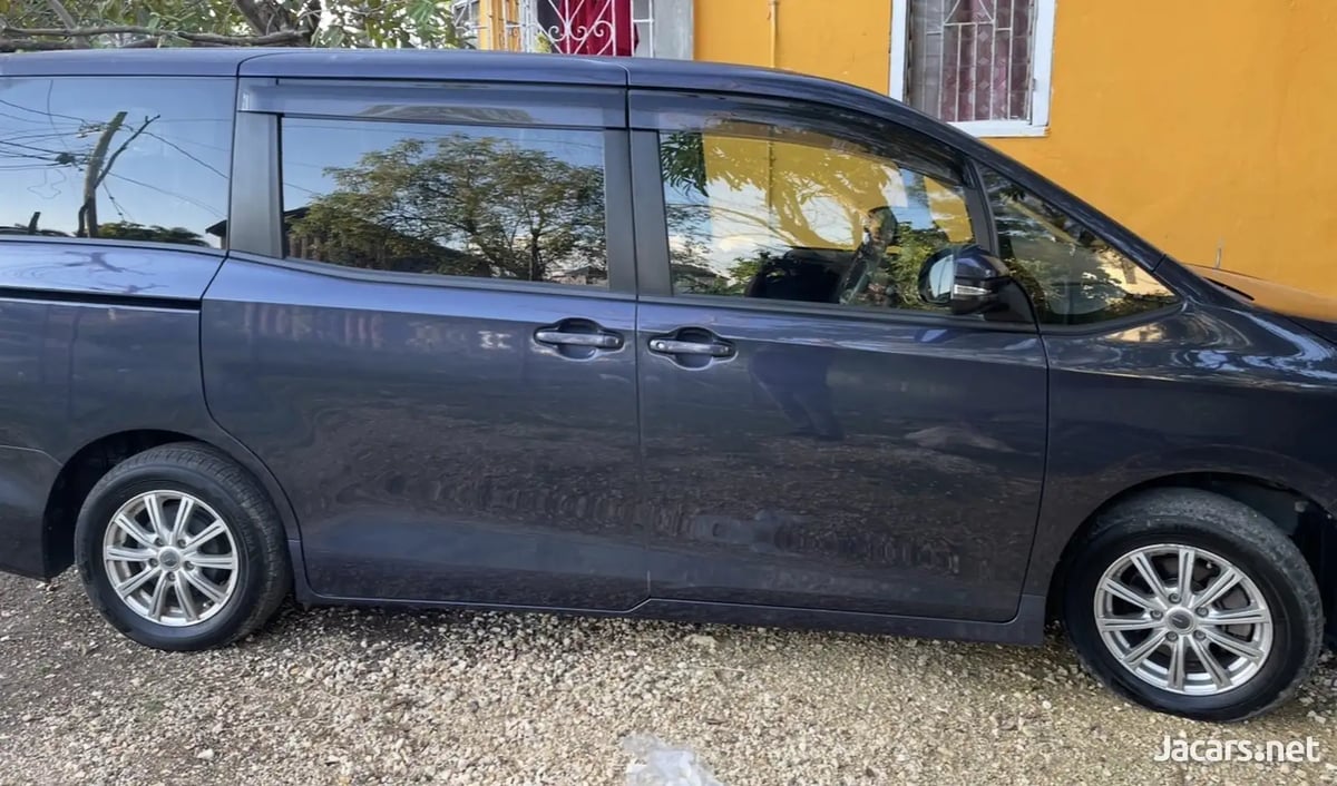 2016 TOYOTA Voxy