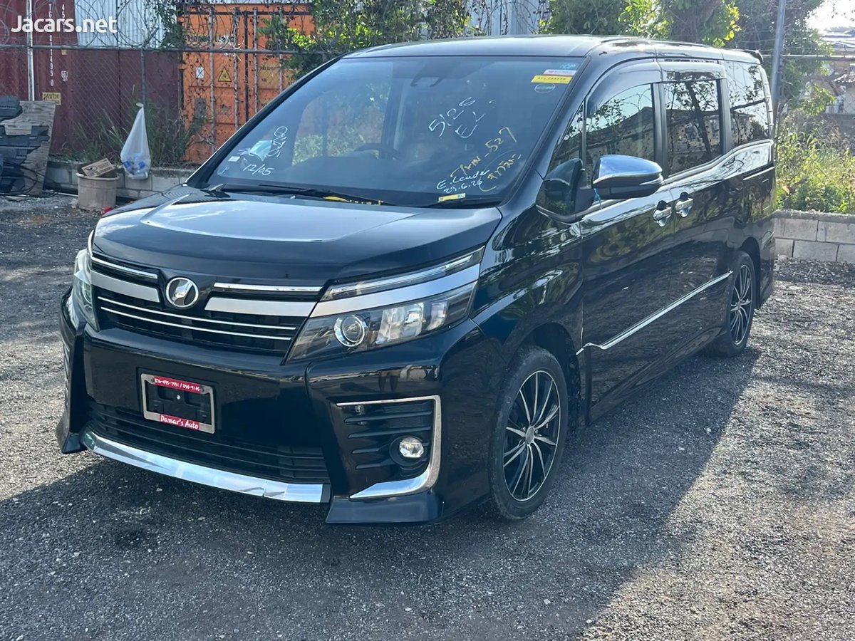 2017 TOYOTA Voxy