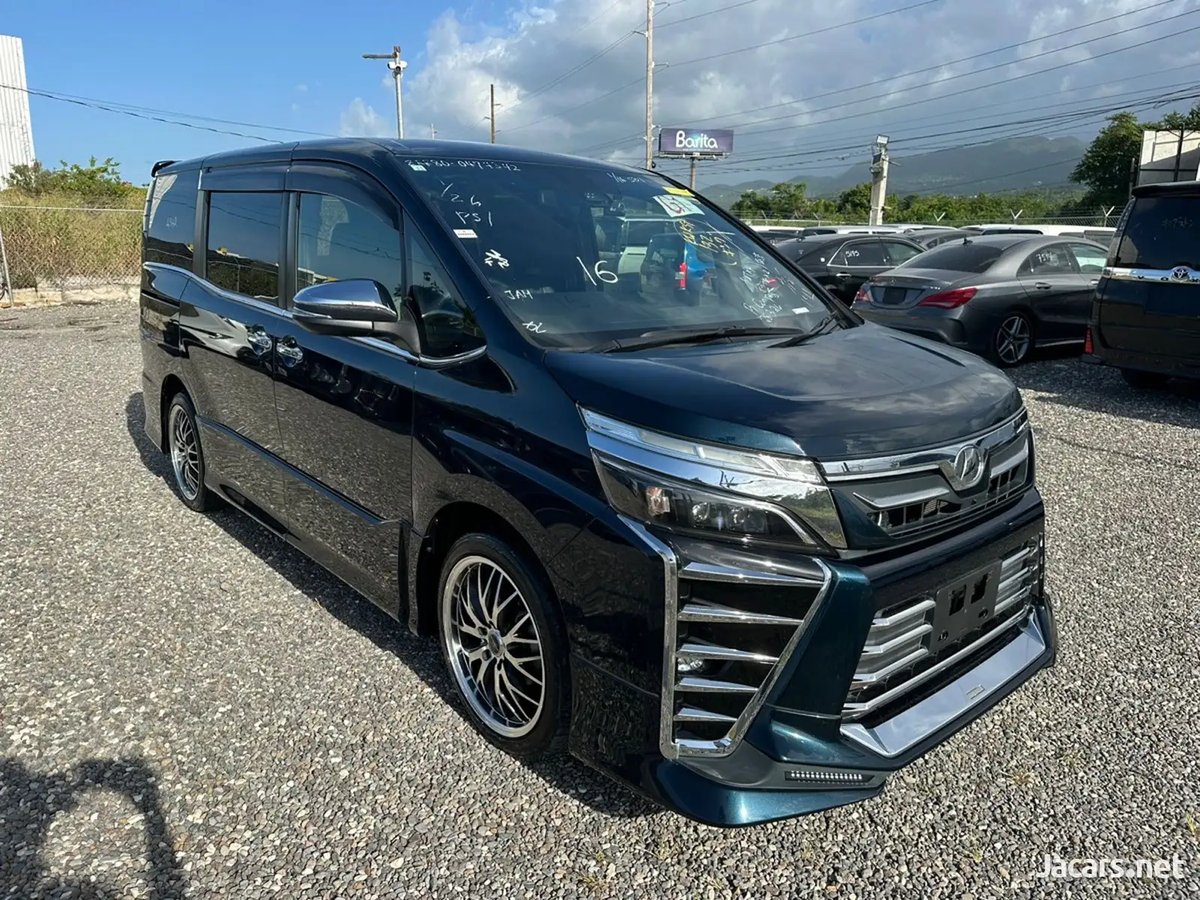 2018 TOYOTA Voxy