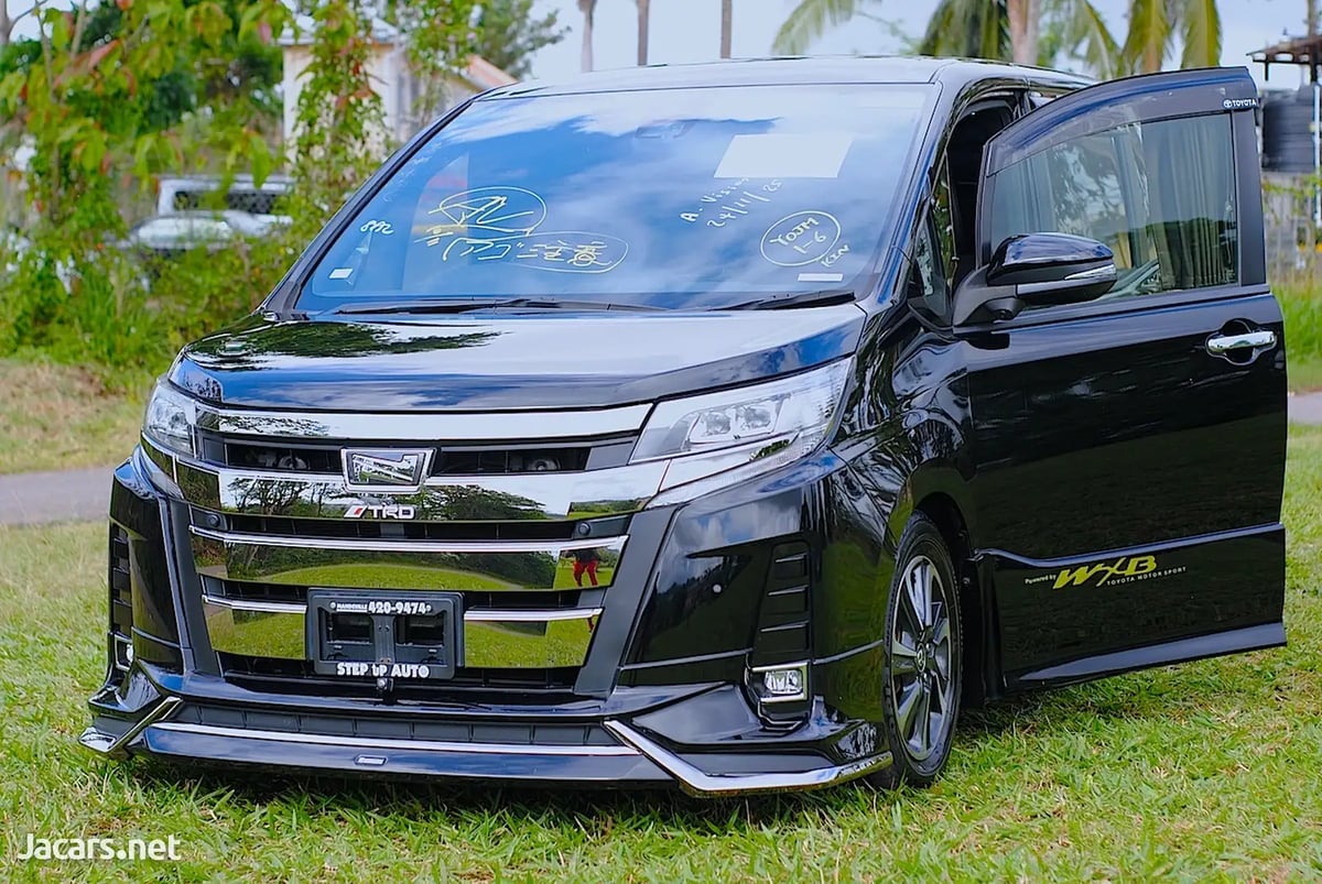 2019 TOYOTA Noah