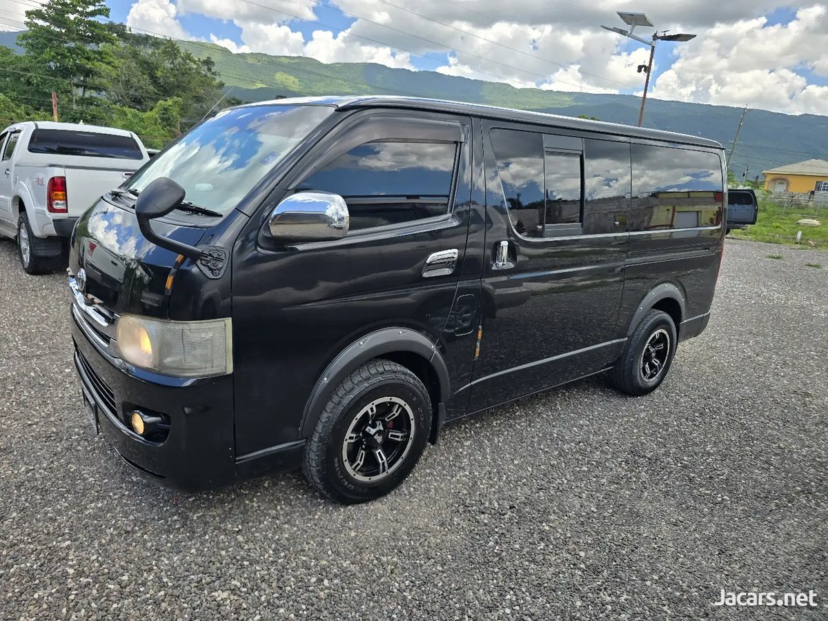 2010 TOYOTA Hiace