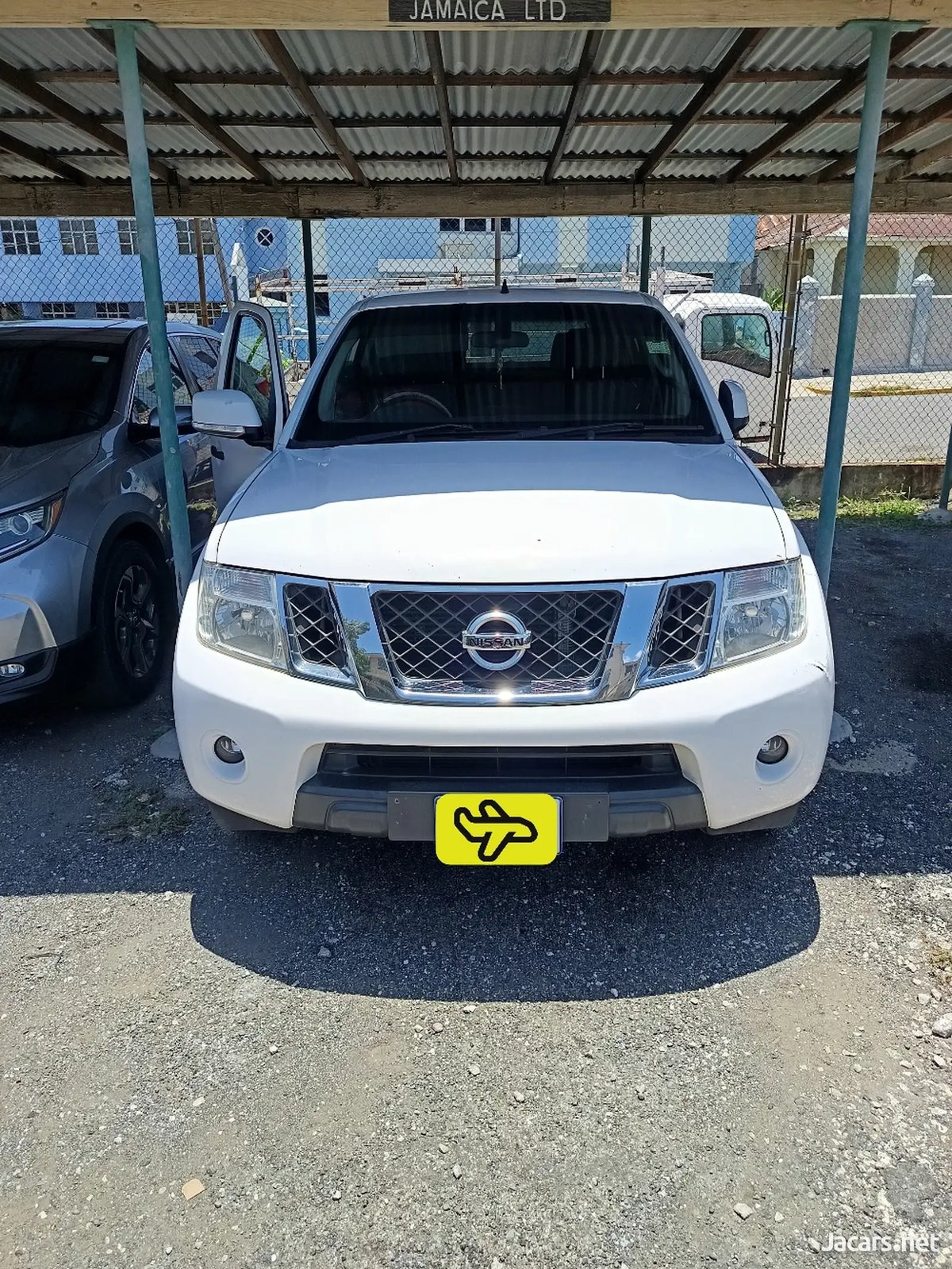 2015 NISSAN NAVARA