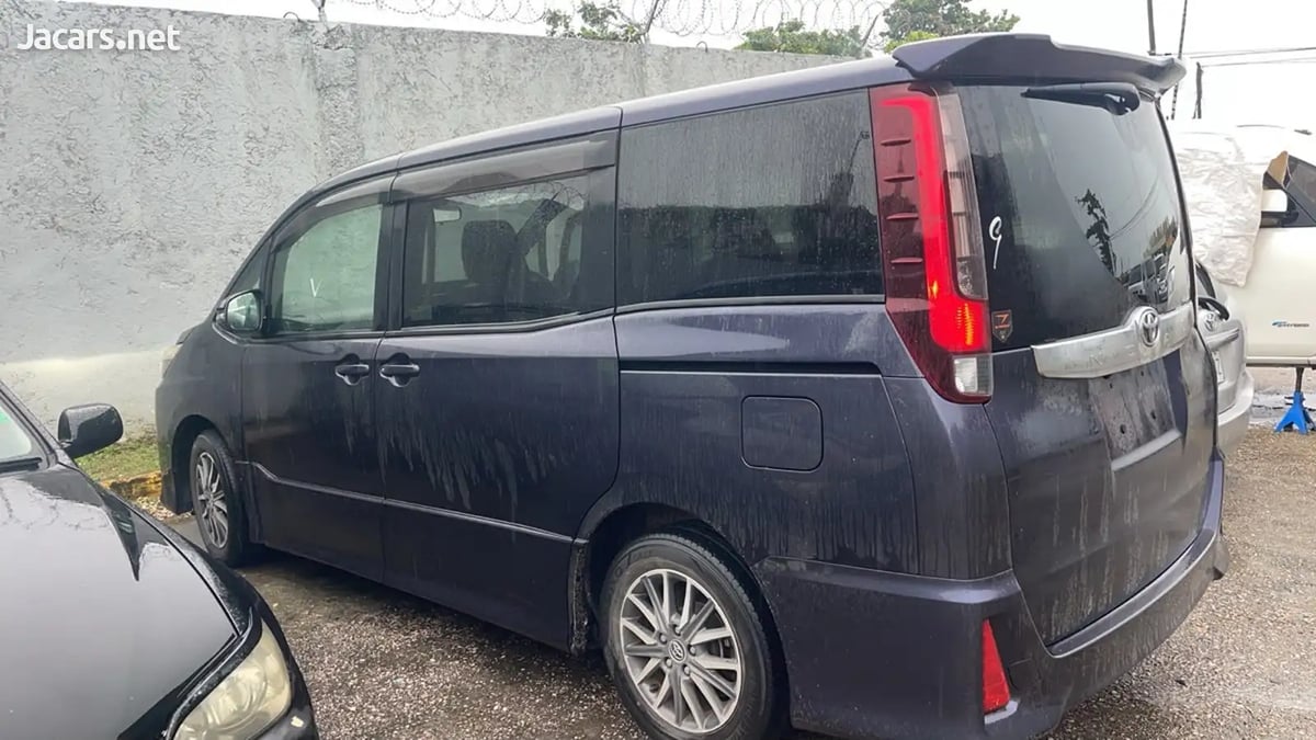 2016 TOYOTA Noah