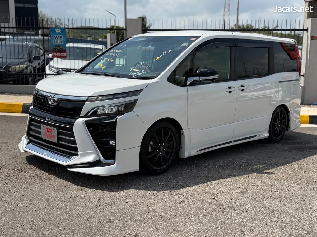 2017 TOYOTA Voxy