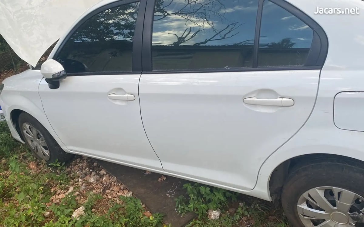 2017 TOYOTA Axio