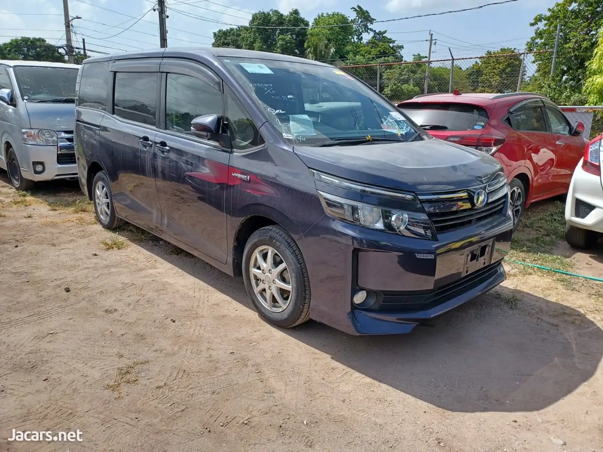 2014 TOYOTA Voxy