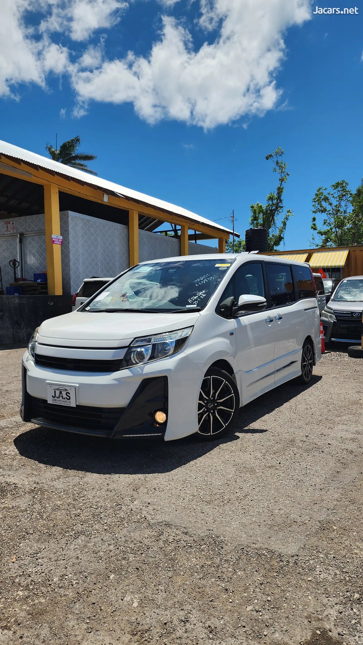 2016 TOYOTA Noah