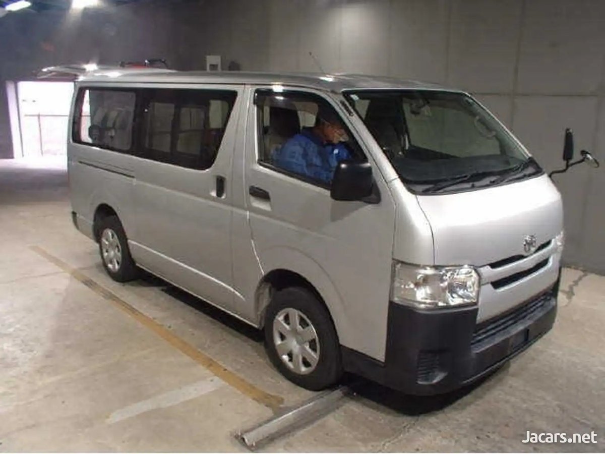 2016 TOYOTA HIACE