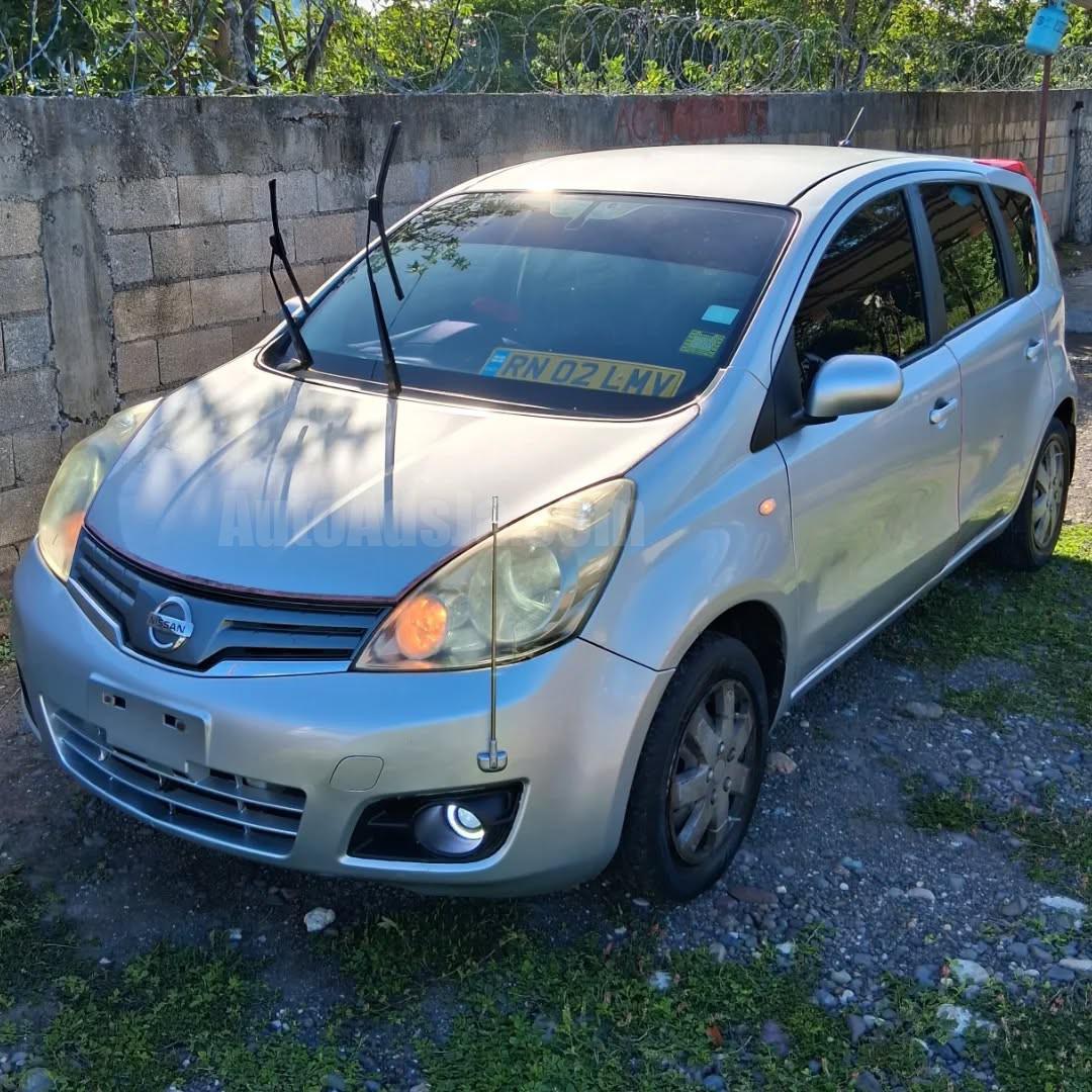 2012 NISSAN NOTE X