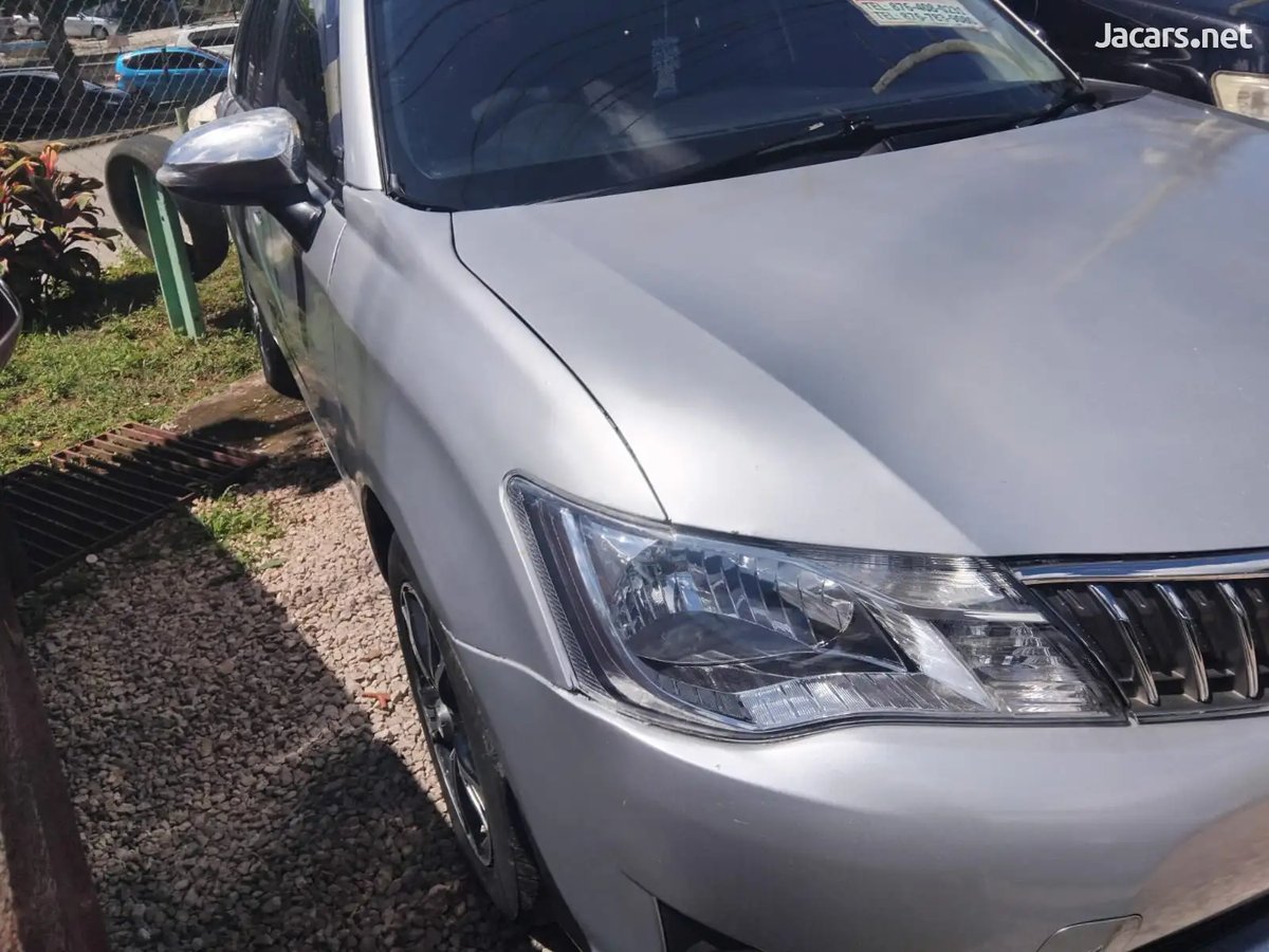 2013 TOYOTA Fielder