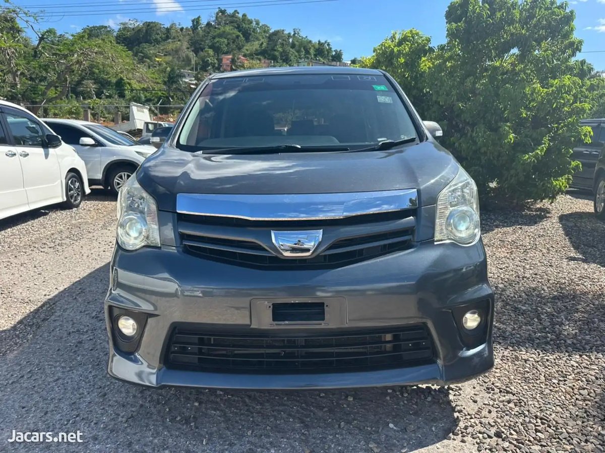 2012 TOYOTA Noah